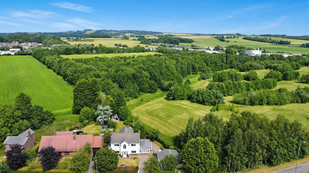 Property photo 2 of 59 Pasture Lane - For Sale