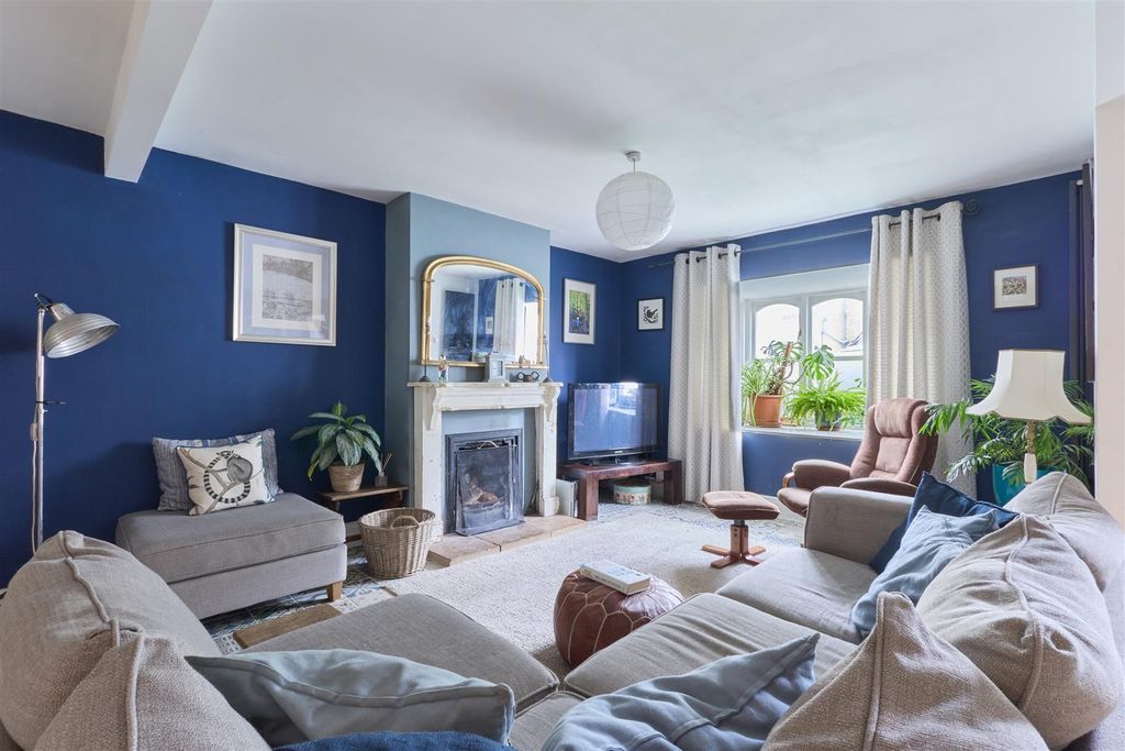 Property photo 3 of 22 28 Abbey Road 1302260015.Jpg