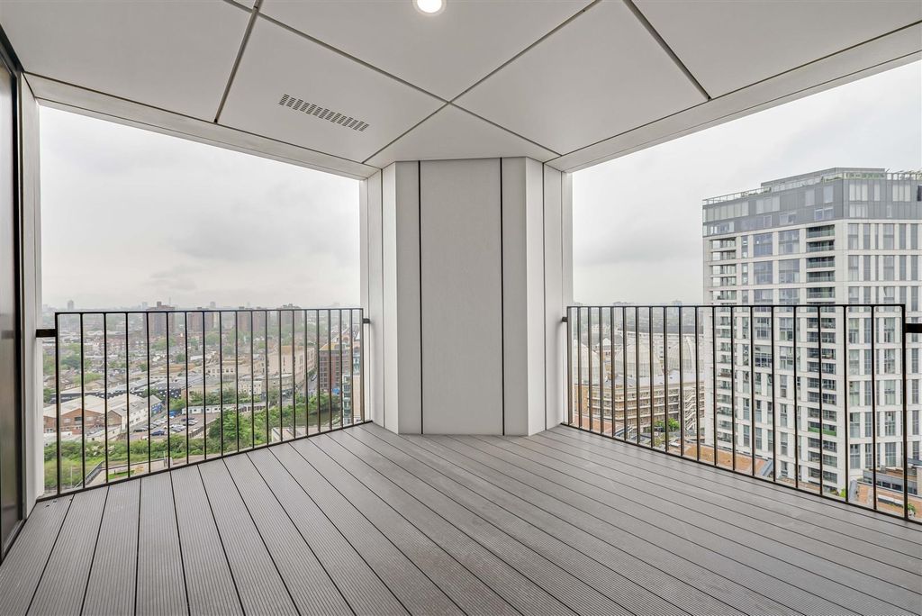 Property photo 3 of 27 Balcony