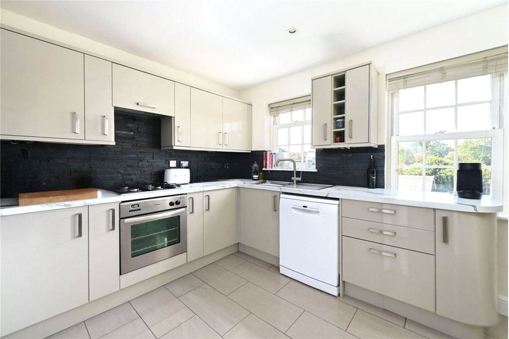 Property photo 3 of 19 Picture No. 23