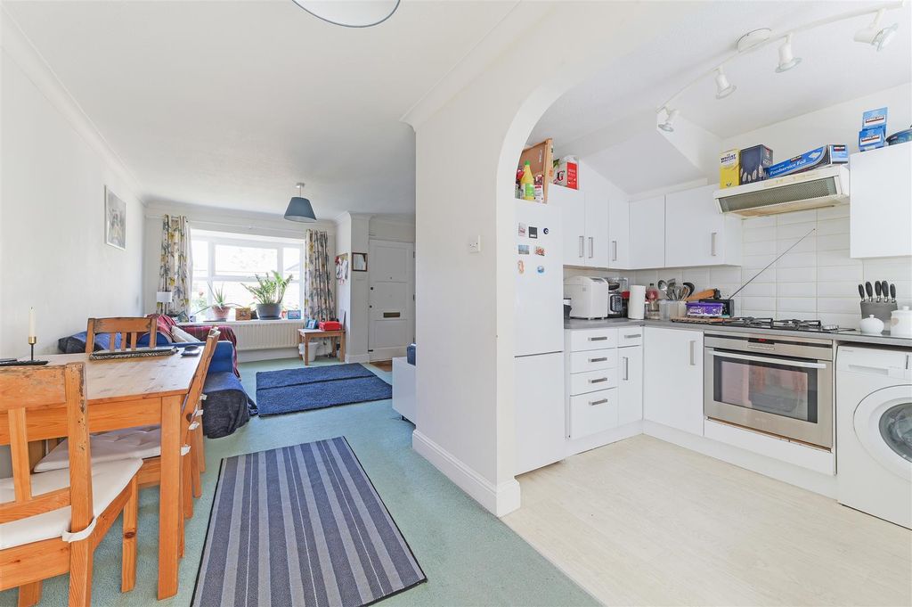 Property photo 2 of 10 Village Row, Sutton9.Jpg