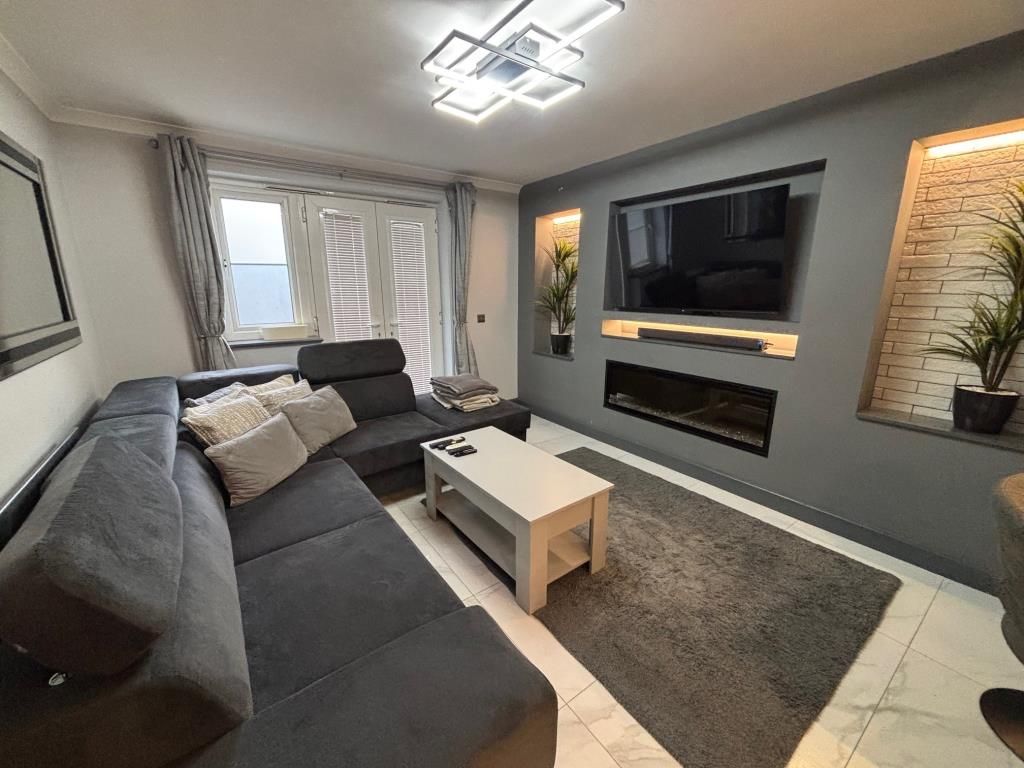 Property photo 2 of 5 1