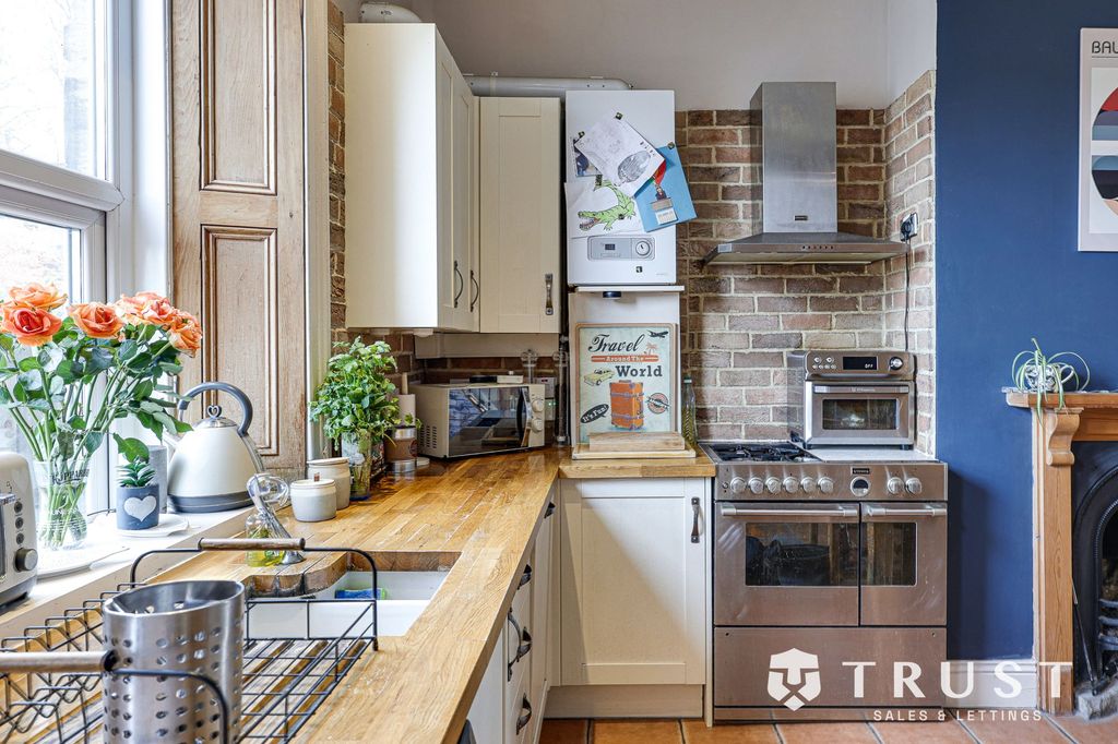 Property photo 2 of 36