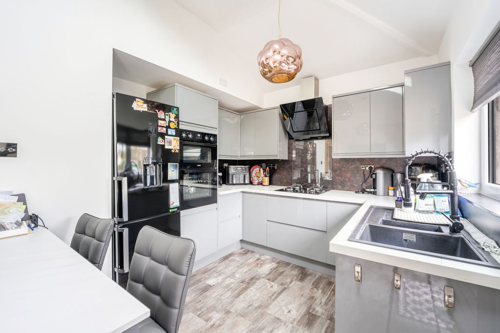 Property photo 2 of 18 Gallery