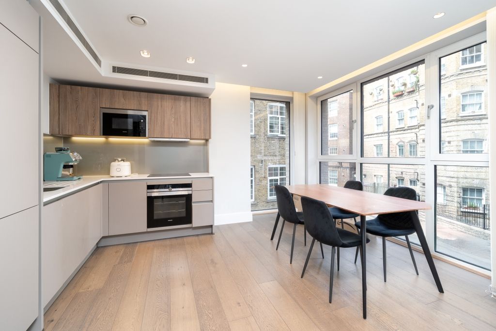 Property photo 2 of 9 Great Peter Stree...