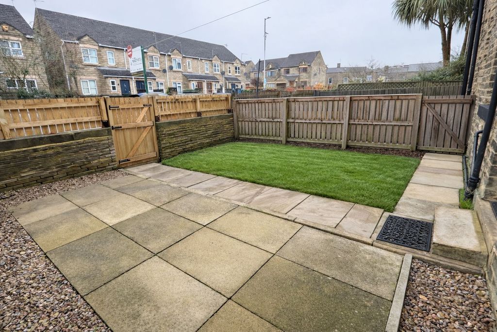 Property photo 2 of 15 Garden.