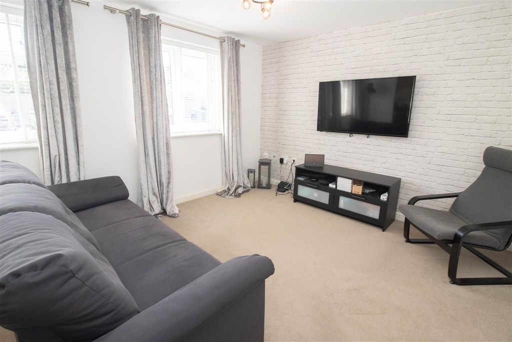 Property photo 2 of 13 Lounge