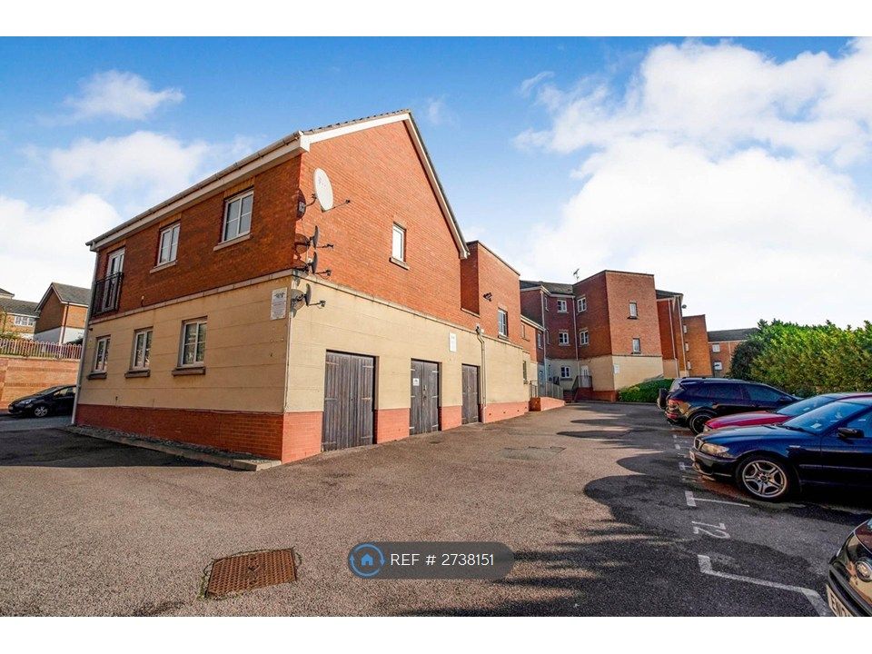 Property photo 2 of 16 Parking Area