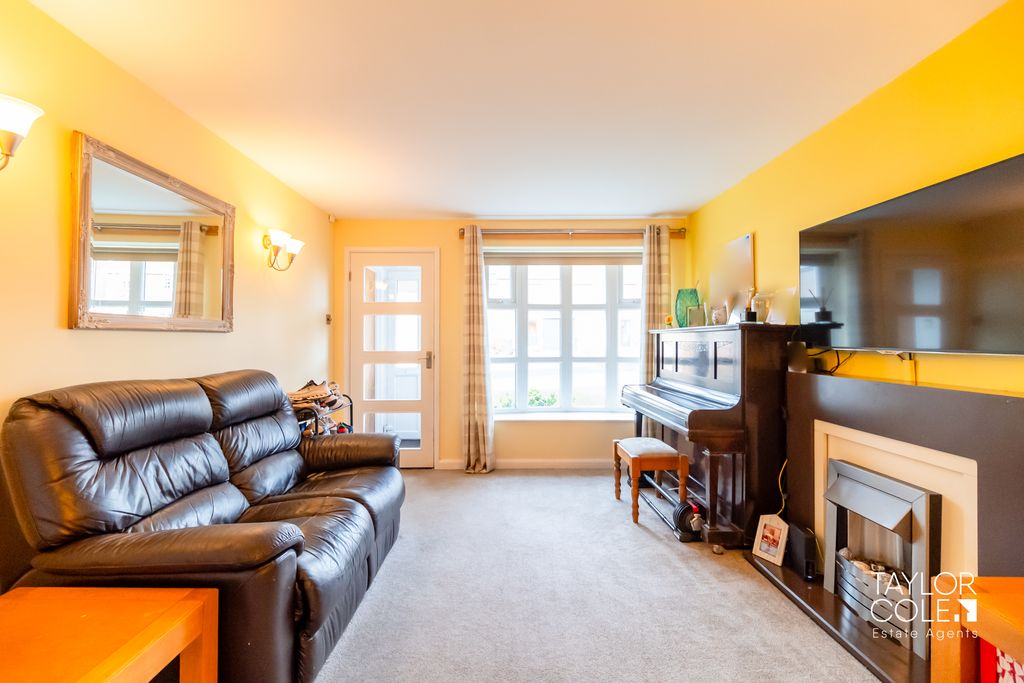 Property photo 3 of 27