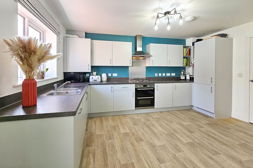 Property photo 2 of 23