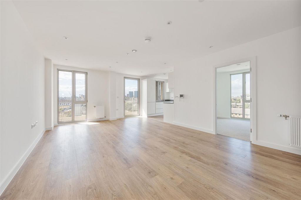 Property photo 3 of 23