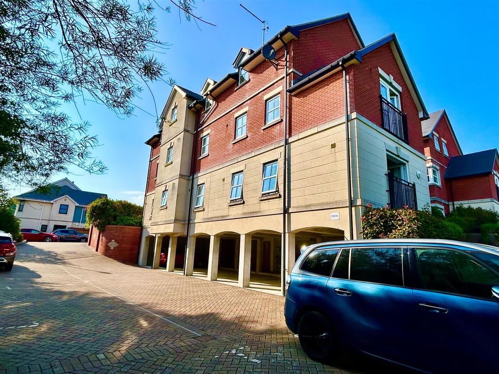 Property photo 1 of 13 Parking.Jpg