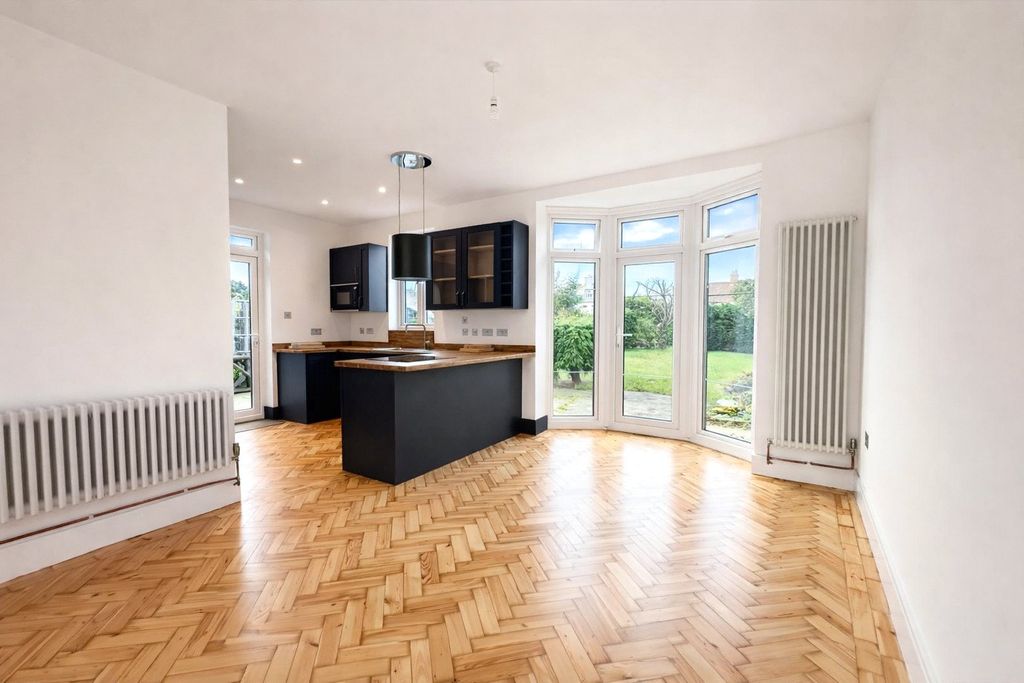 Property photo 2 of 18 Picture 2