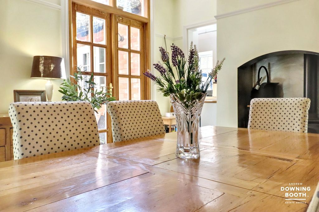 Property photo 3 of 44