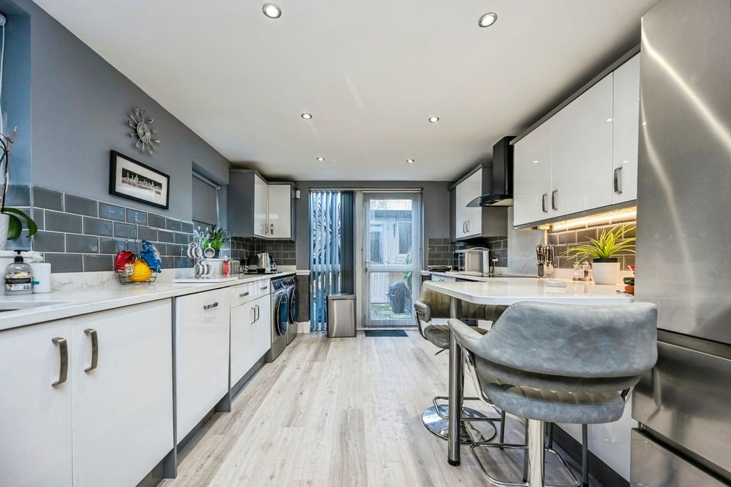 Property photo 3 of 20 Pbox-Img.Jpg