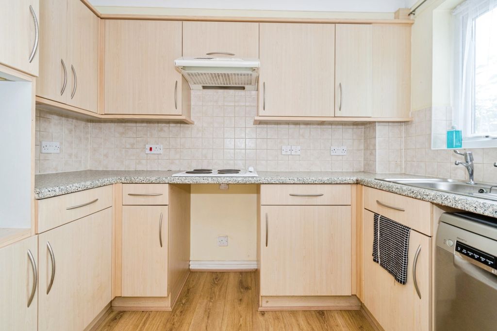 Property photo 2 of 17 Photo