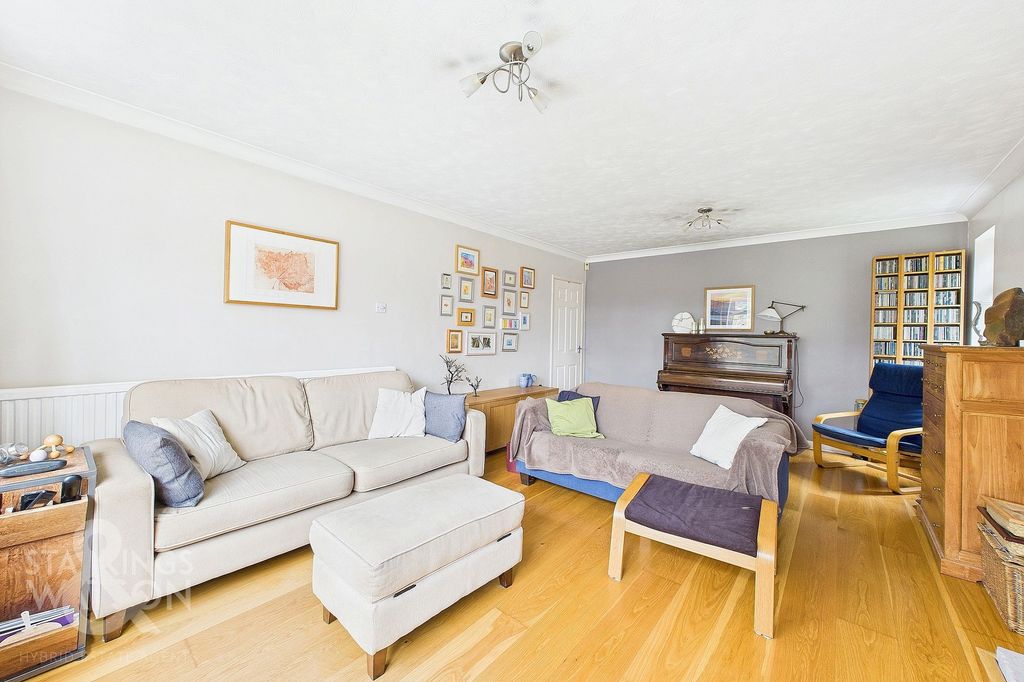Property photo 2 of 33