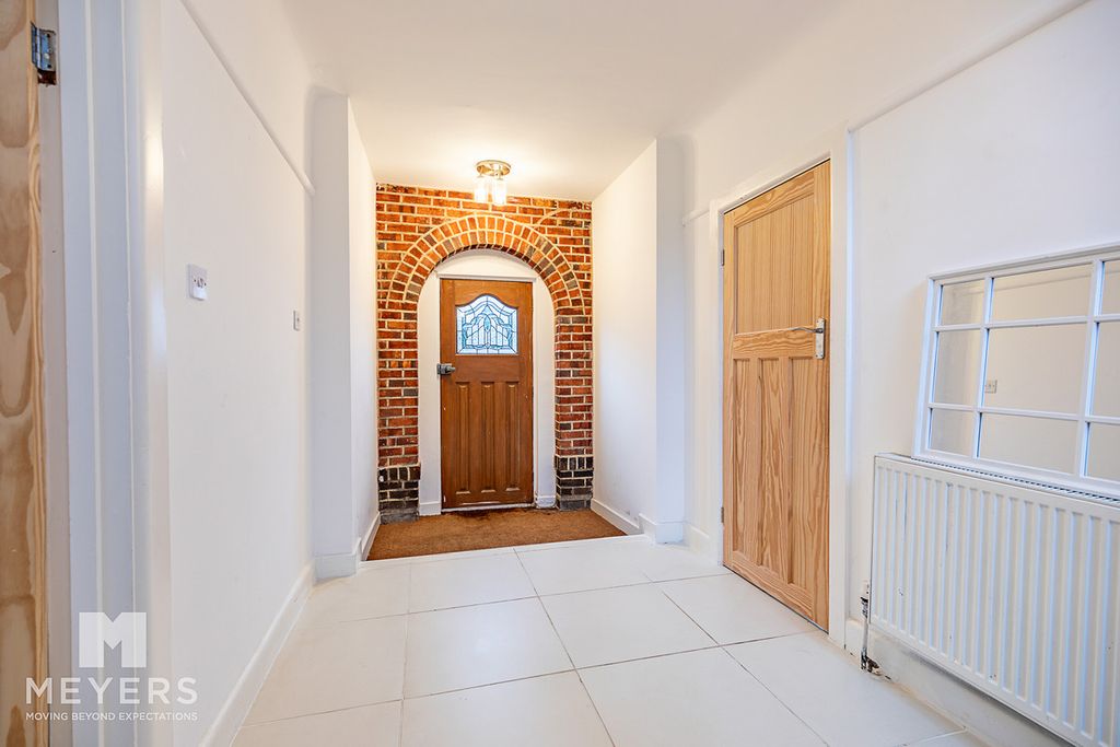 Property photo 2 of 27