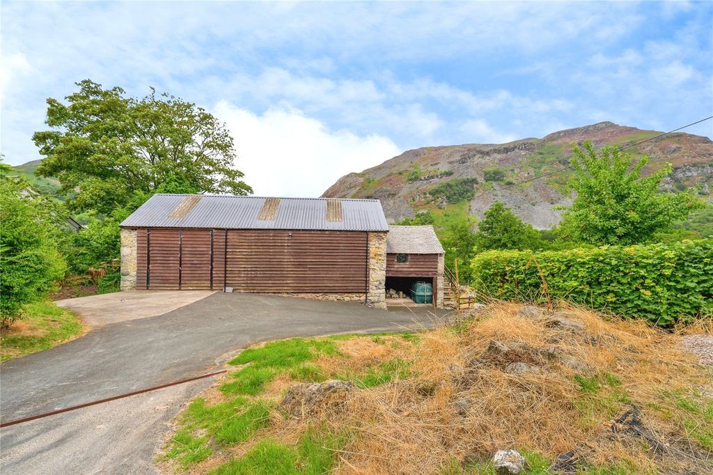 Property photo 2 of 20 Outbuilding