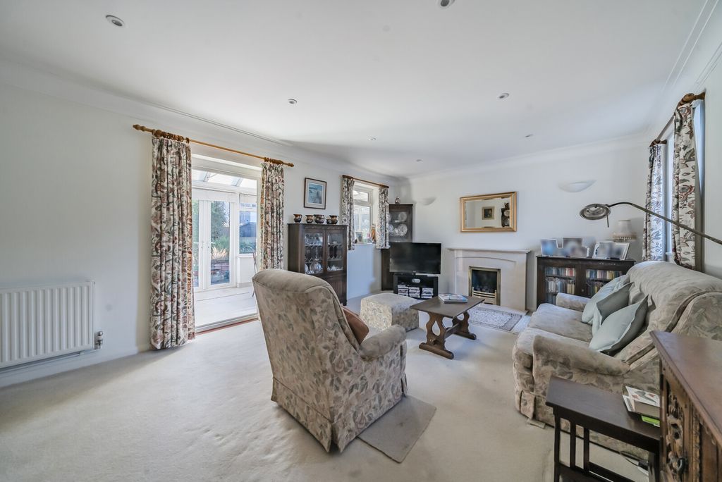 Property photo 3 of 20 1388422-10-693Aee...