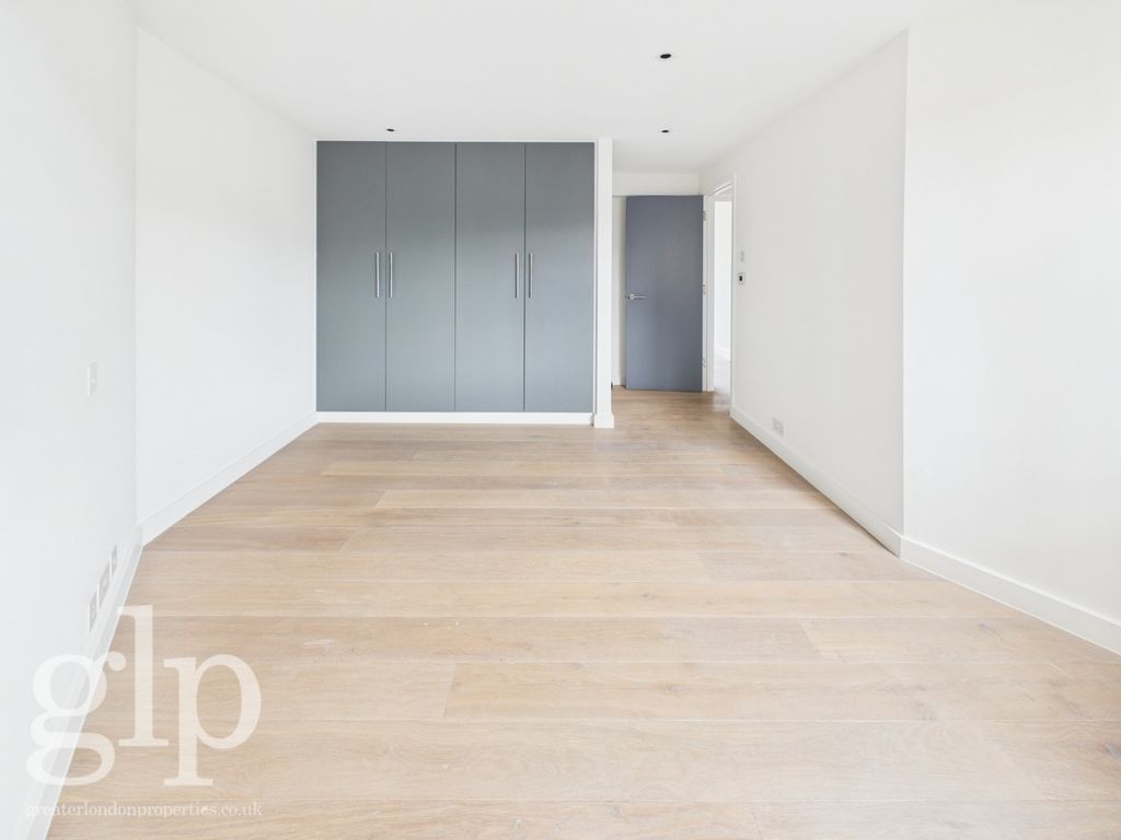 Property photo 3 of 23 4914944