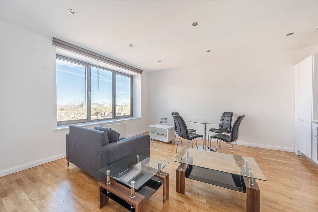 Property photo 3 of 7