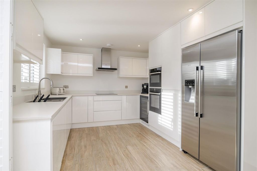 Property photo 3 of 25