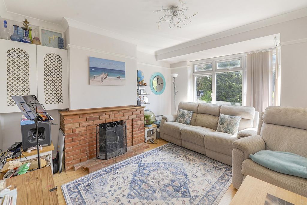 Property photo 2 of 19 3