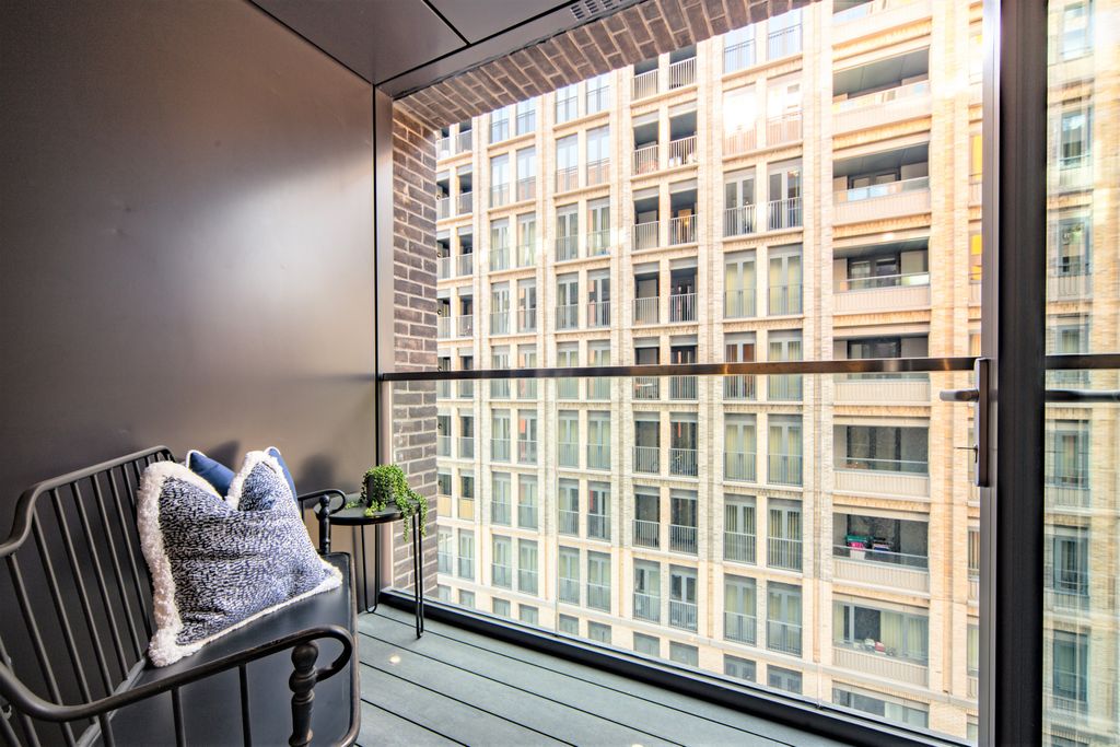 Property photo 3 of 11 Gallery