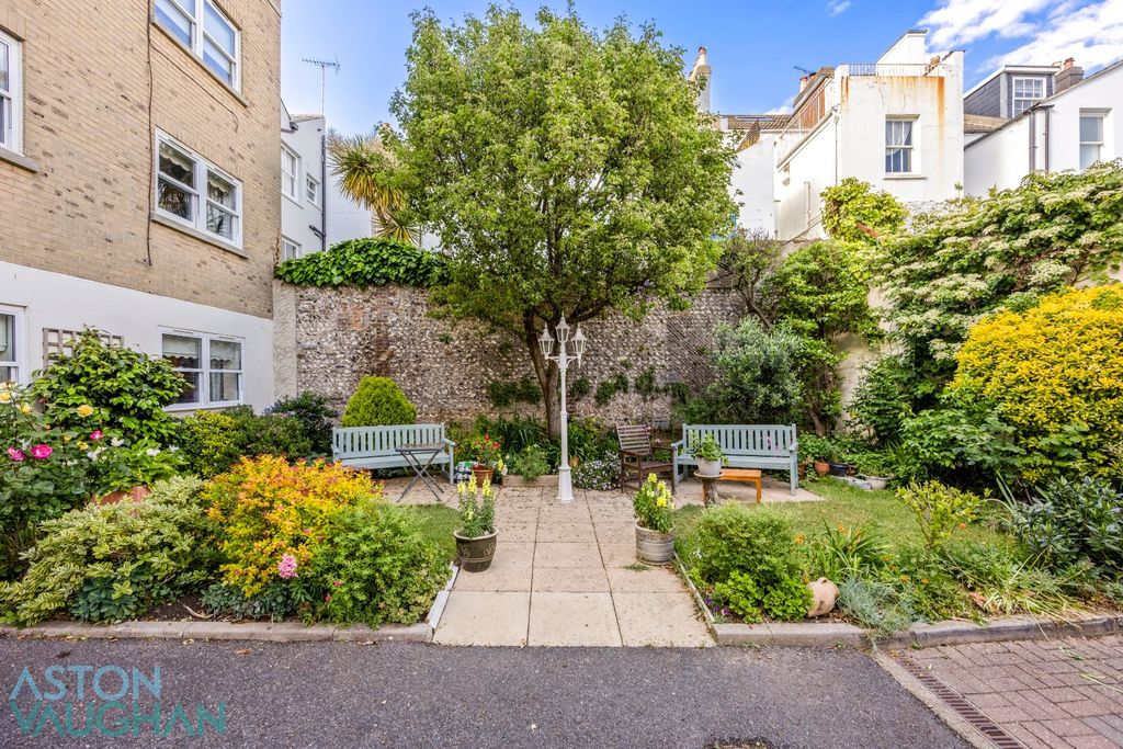 Property photo 3 of 13 5164885