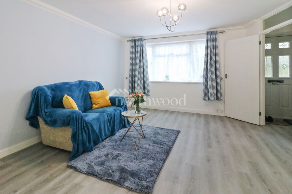 Property photo 3 of 18