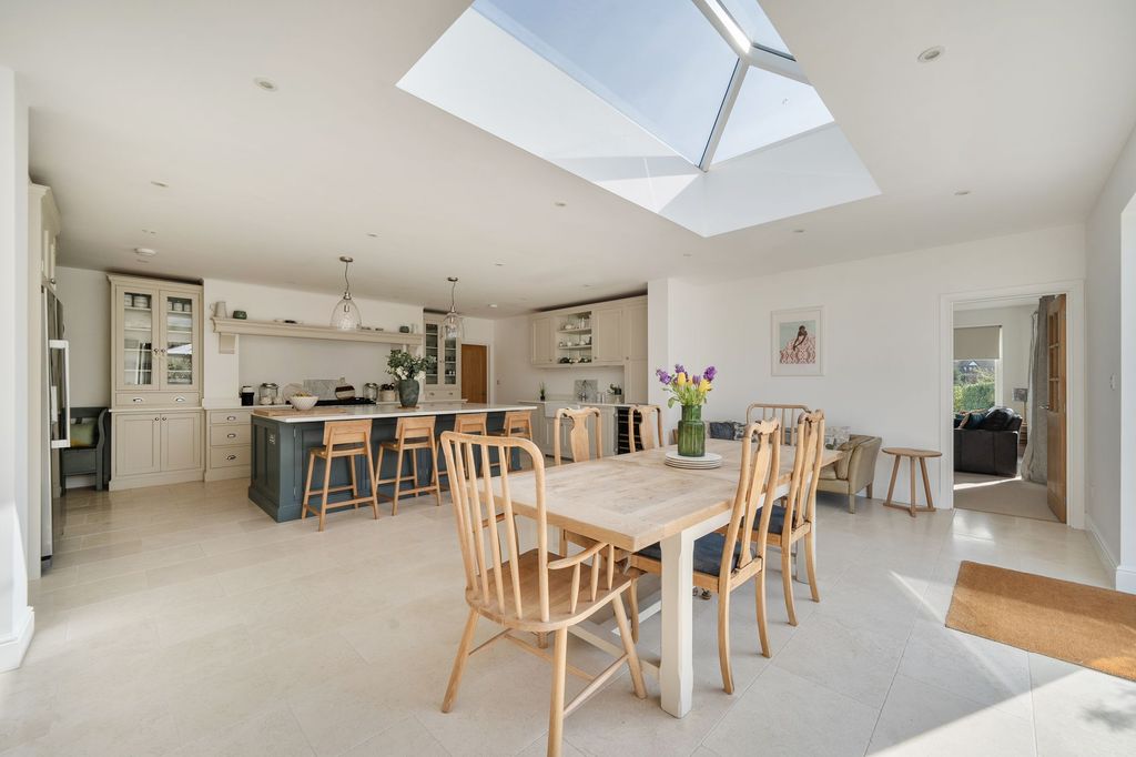 Property photo 2 of 29