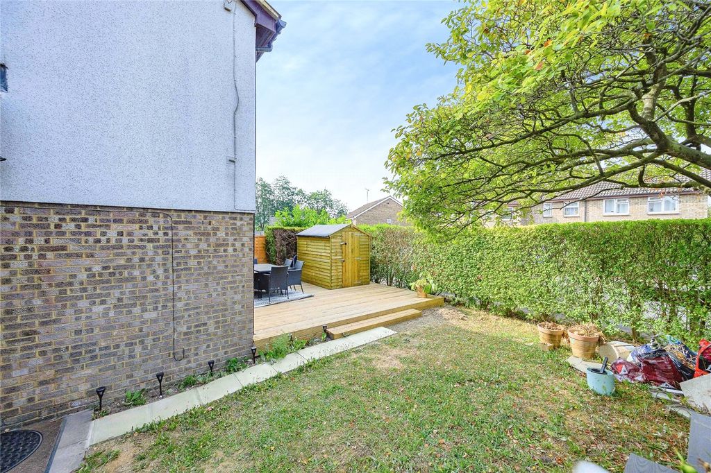 Property photo 2 of 12 Front Garden