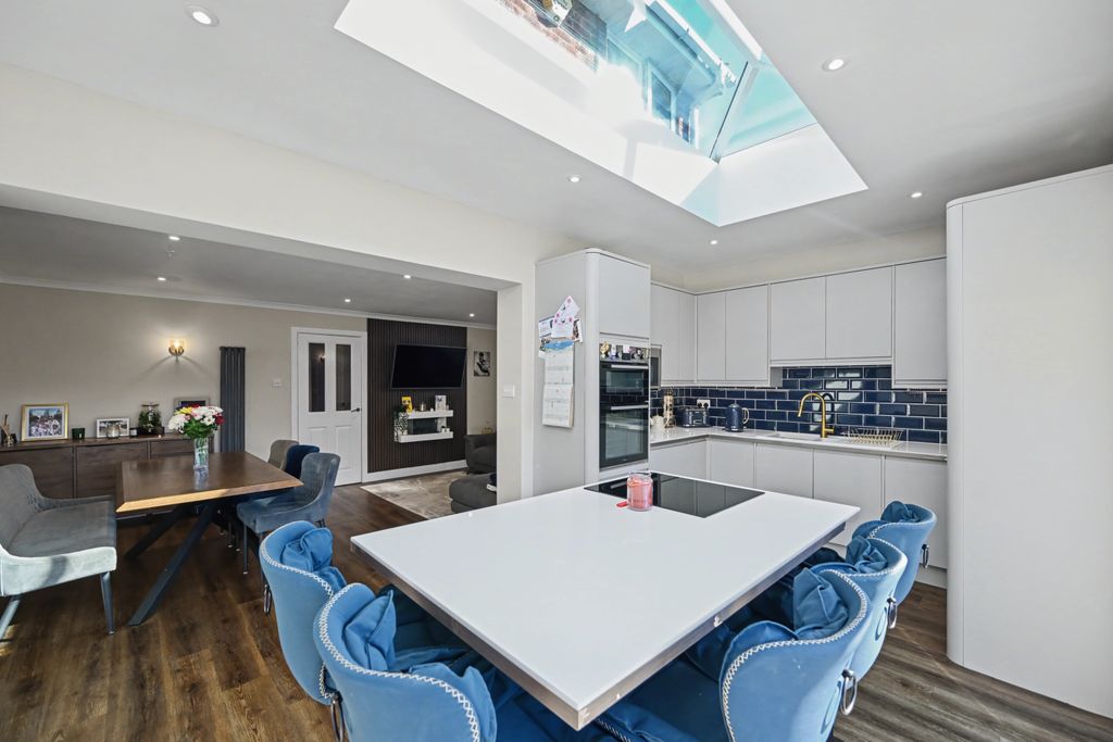 Property photo 2 of 22