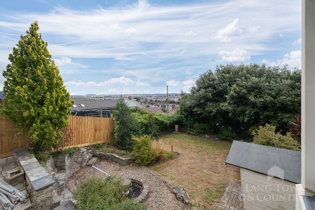Property photo 2 of 25