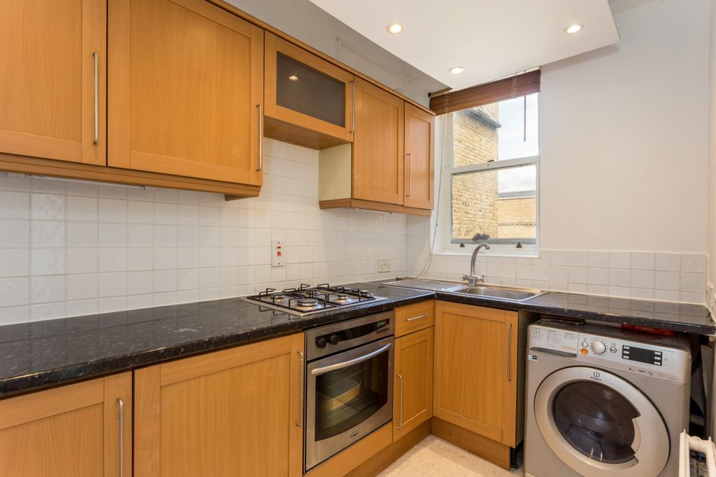 Property photo 2 of 11 Kitchen