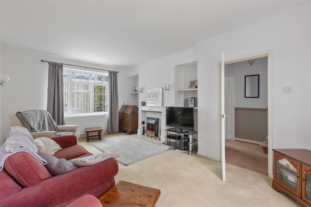Property photo 3 of 29 Sitting Room