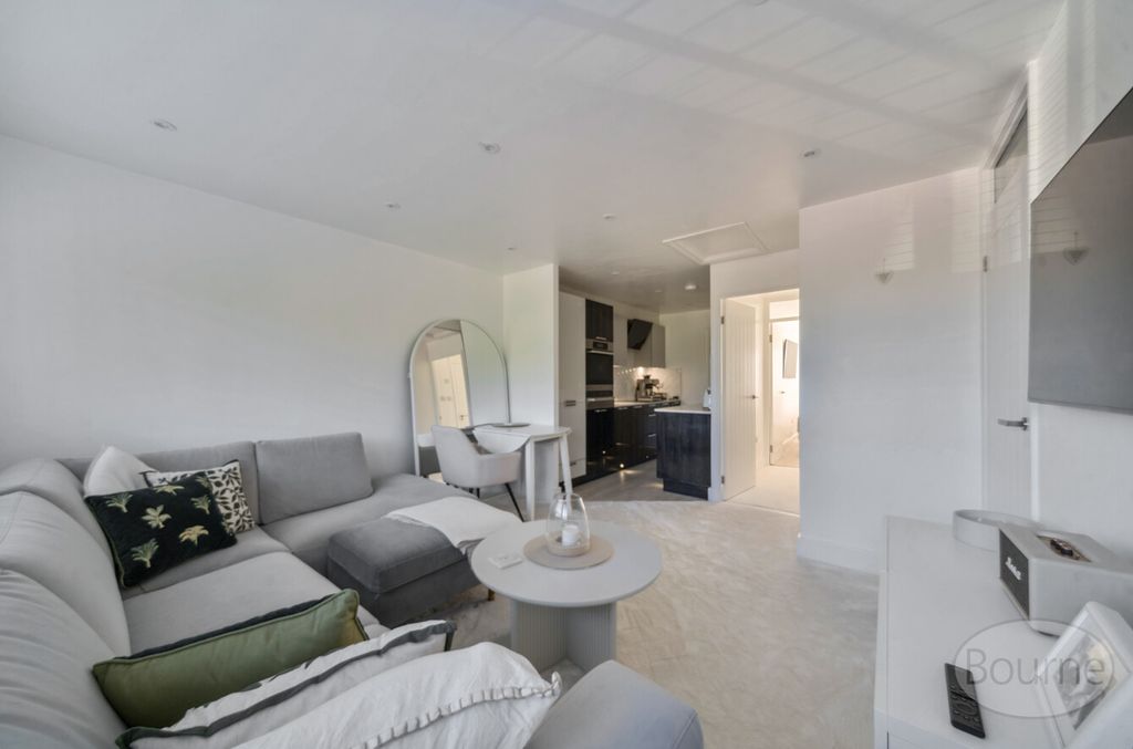 Property photo 2 of 18 Cf8A9Fa5-41d3-48c...