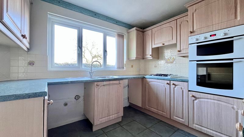 Property photo 3 of 16 Kitchen