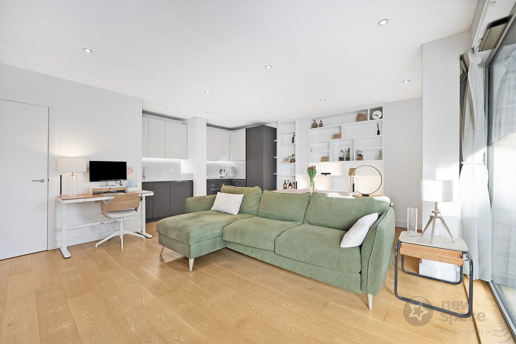 Property photo 3 of 17 Photo 3