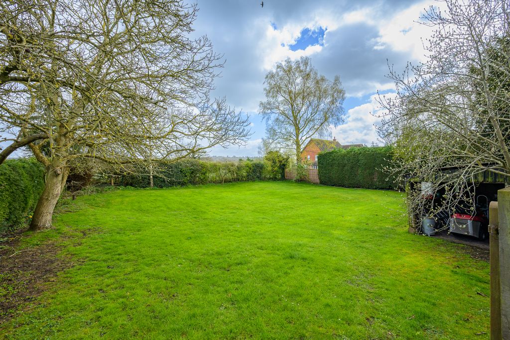 Property photo 2 of 53 Rear Garden Dsc_9276