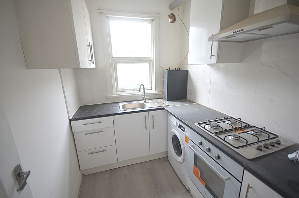 Property photo 1 of 6 Two Bedroom Flat- Highbury Garden Ig3