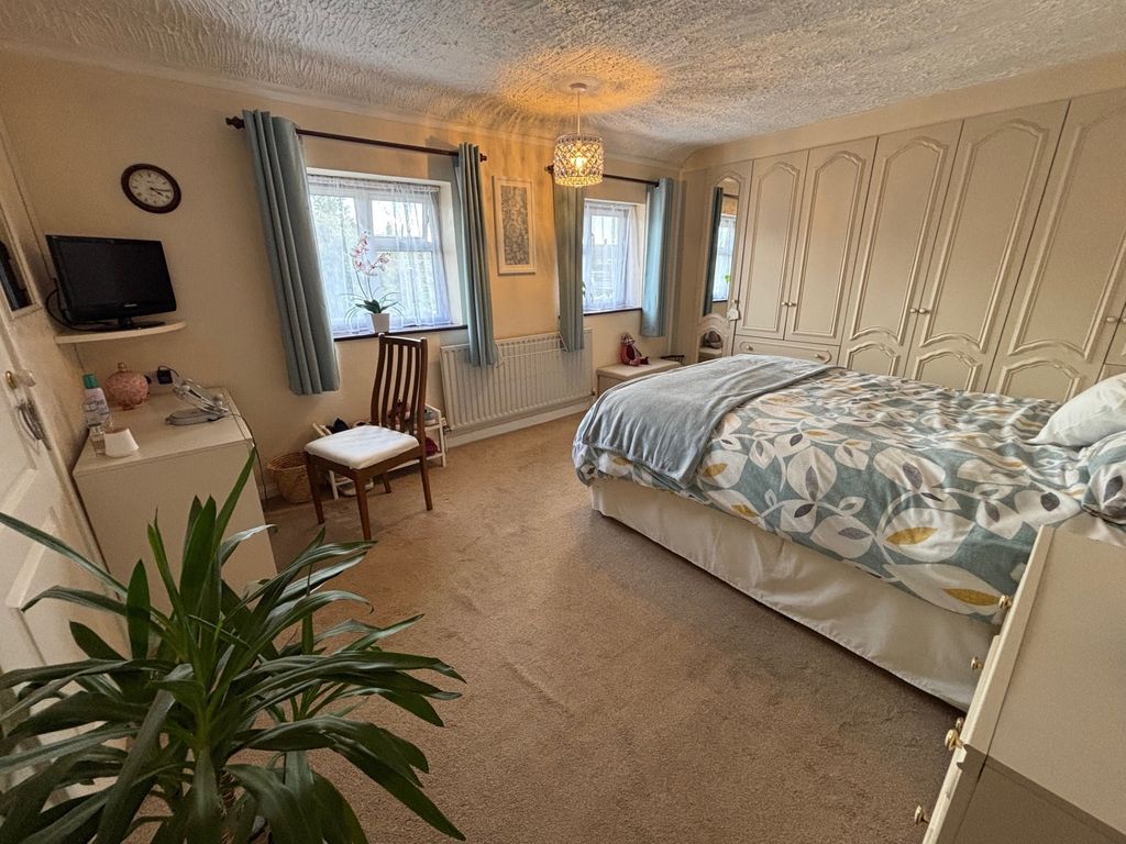 Property photo 3 of 7 Photo 5