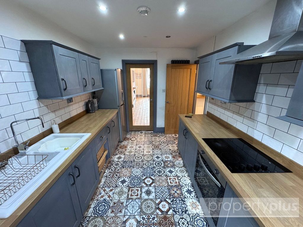 Property photo 2 of 16 Picture No. 11