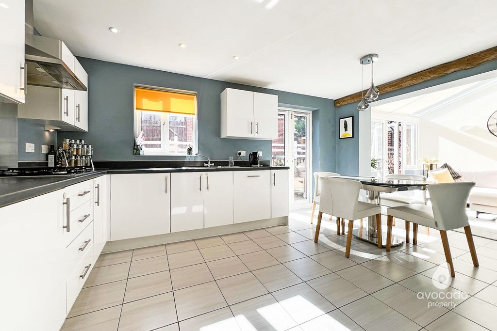 Property photo 2 of 20 4553502