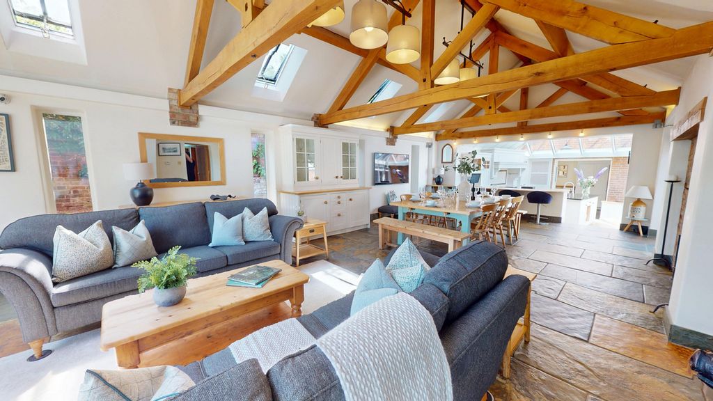 Property photo 1 of 40