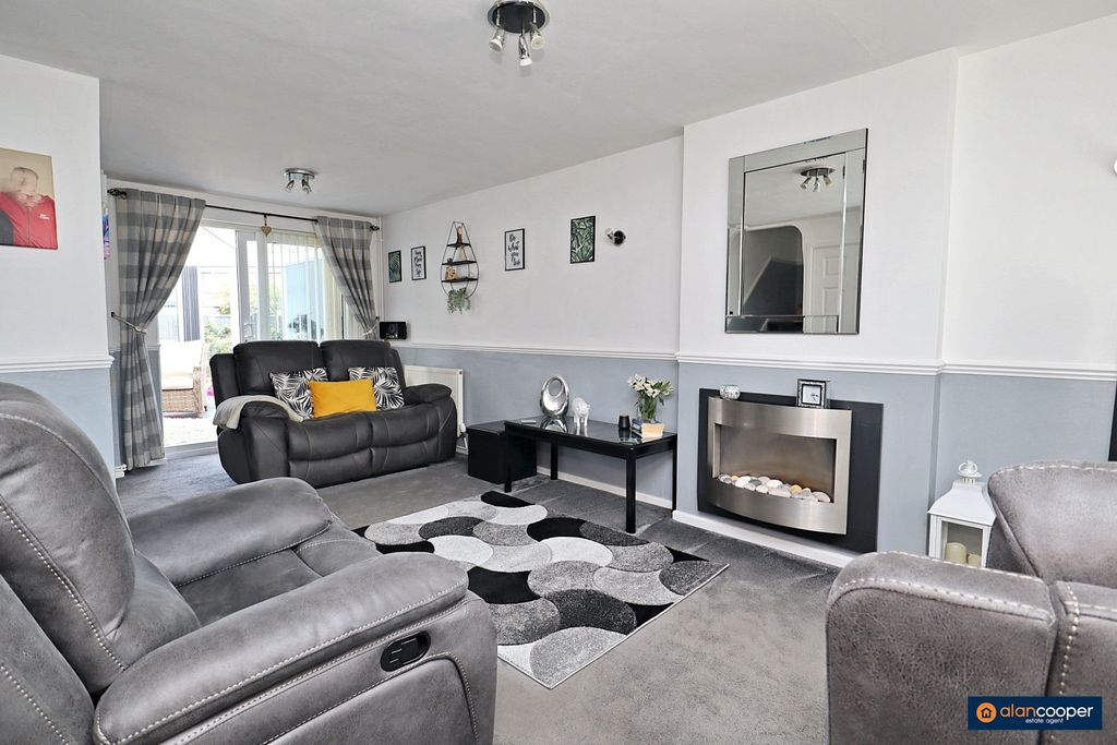 Property photo 2 of 21 4239313