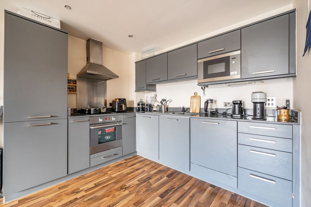 Property photo 2 of 16 1403666-6-699d94F...