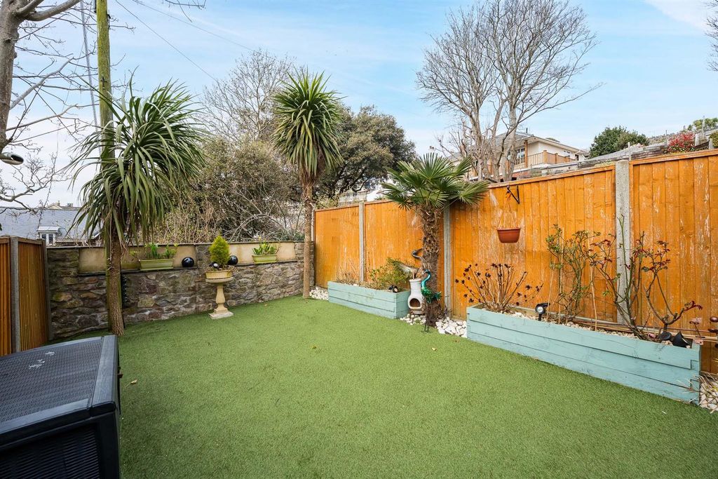 Property photo 3 of 17 Private Garden