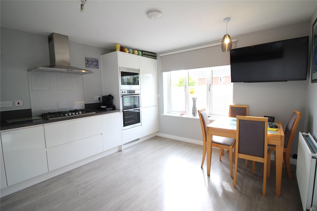 Property photo 3 of 26 Picture No. 33